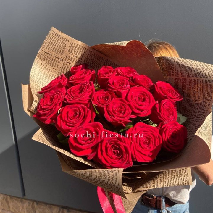 19 красных роз Леди Крафт в Подольске
