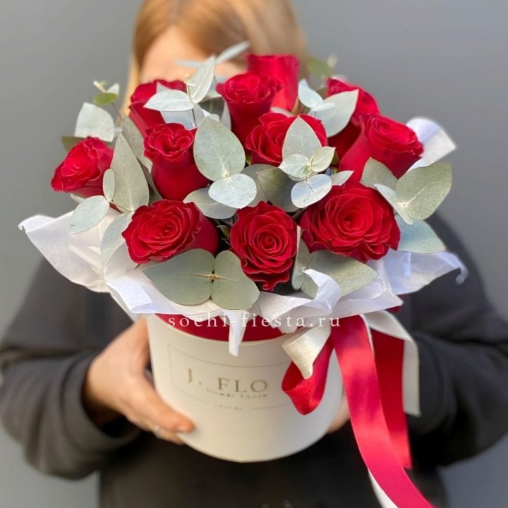 11 роз в шляпной коробке в Подольске