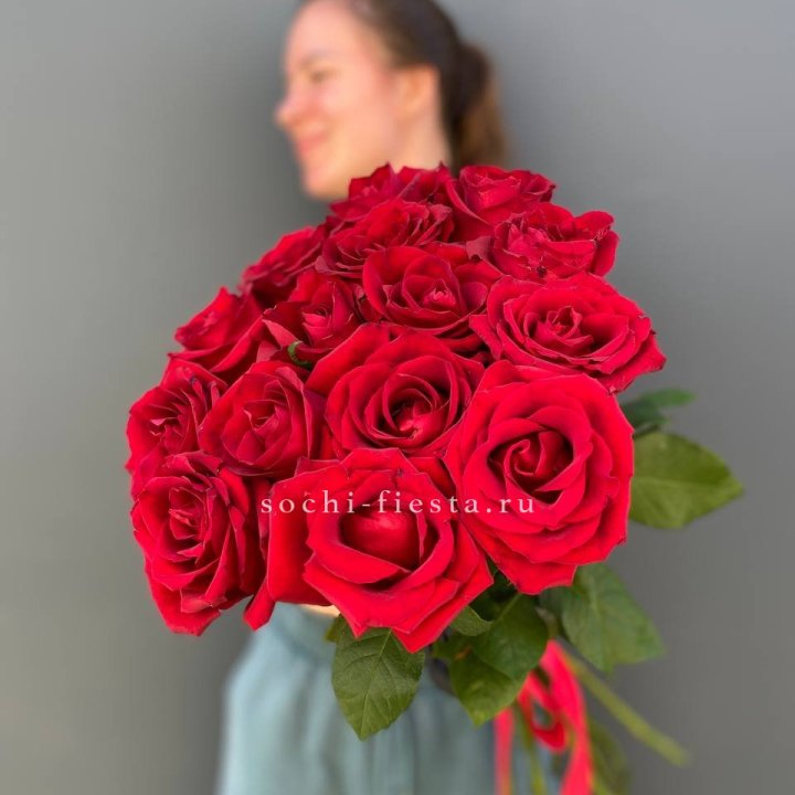 15 красных роз под ленту в Подольске