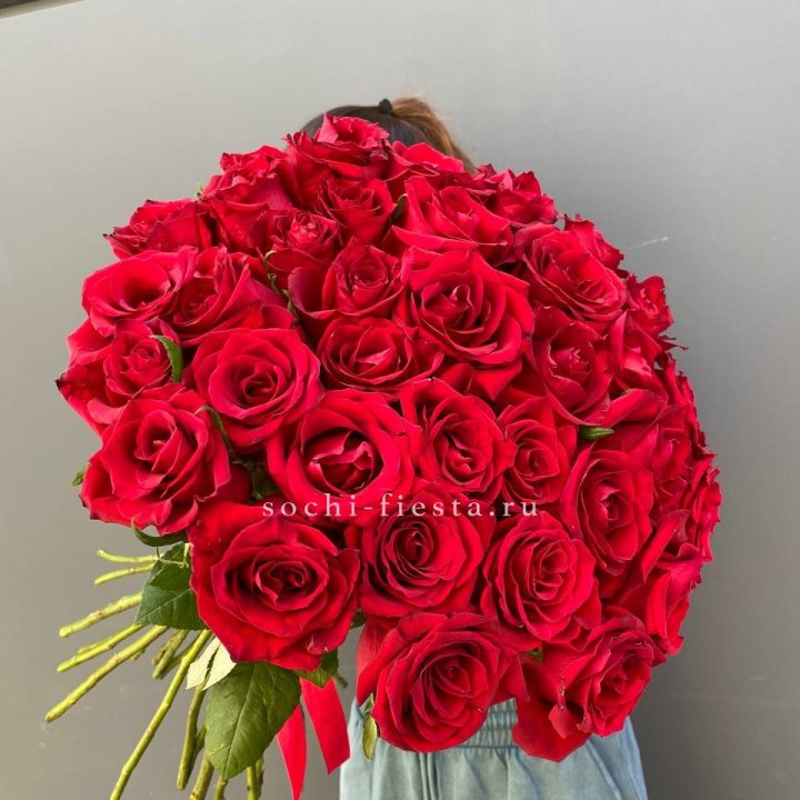35 красных роз под ленту в Подольске