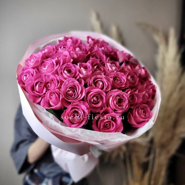 35 розовых роз  в Подольске