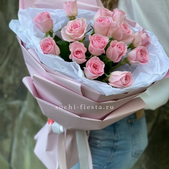 Розовые розы в авторском оформлении в Подольске