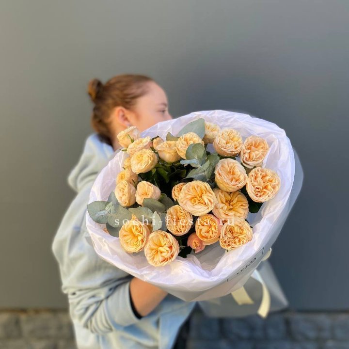 7 пионовидных роз в Подольске