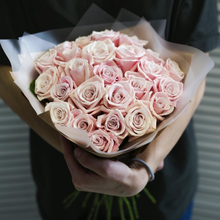 27 кремовых роз в Подольске