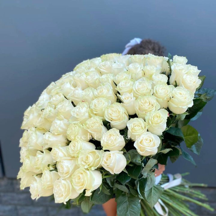 101 белая высокая роза в Подольске