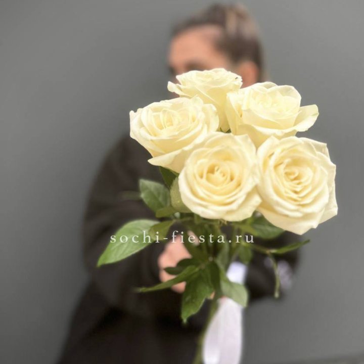 Букет 5 белых роз  в Подольске