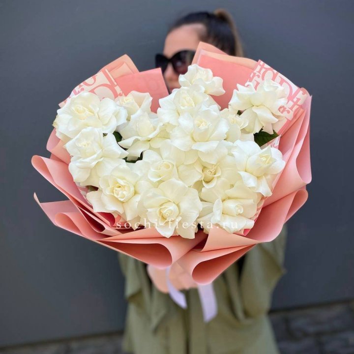 Белые розы "Аморе" в Подольске