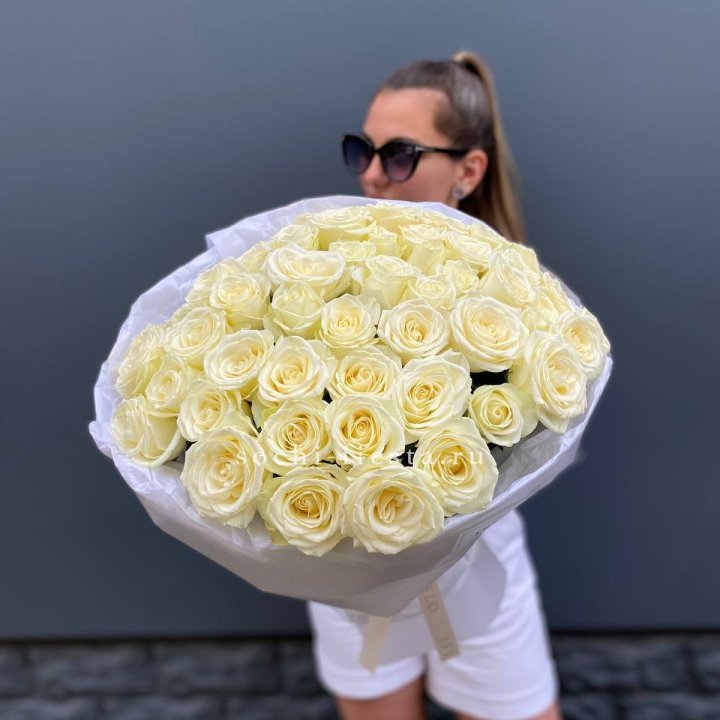 51 белая роза  в Подольске