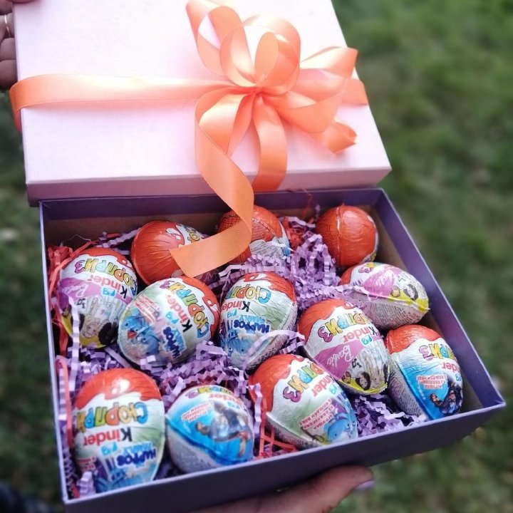 Коробка с киндерами в Подольске