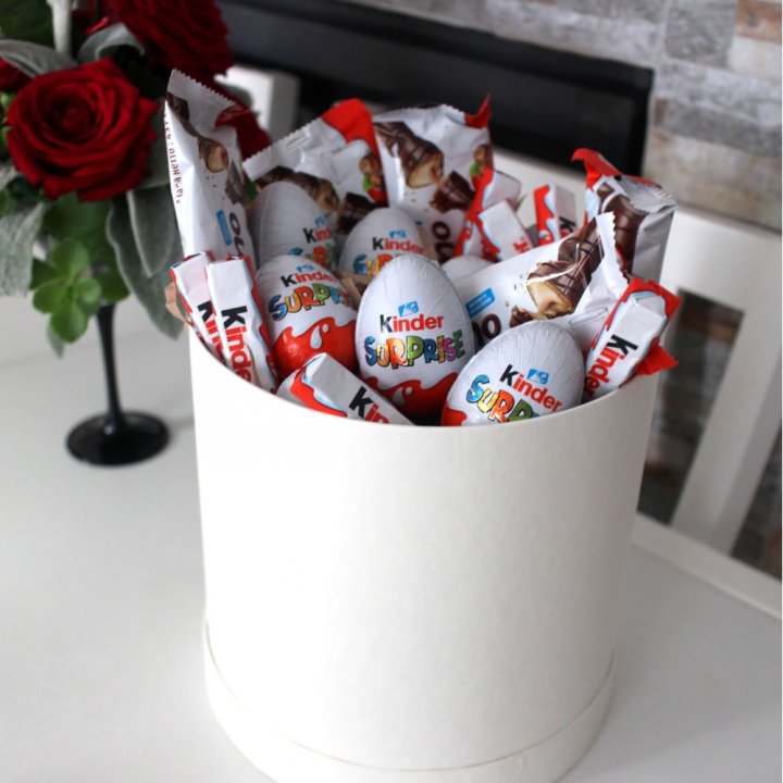 Коробка с киндерами  в Подольске