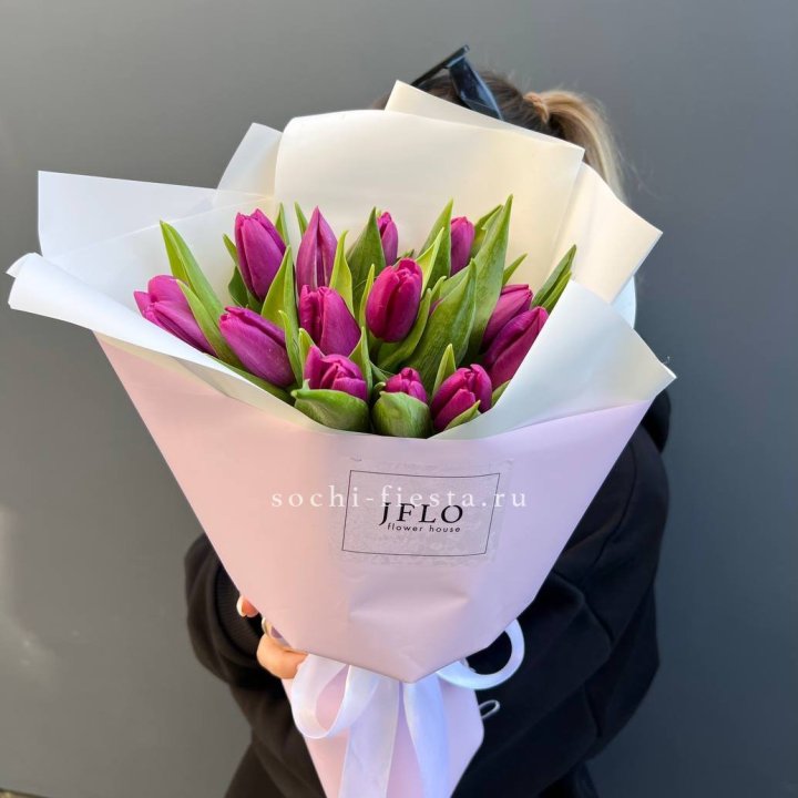 15 пурпурных тюльпанов в Подольске